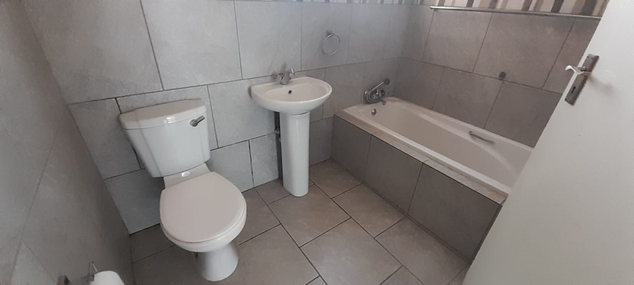 To Let 3 Bedroom Property for Rent in Flamwood North West